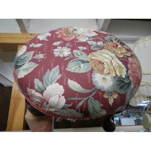 989 - A circular footstool on Queen Anne style legs