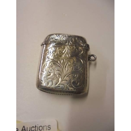 171 - Two Victorian silver vesta cases, 32 grams (1.1 oz).