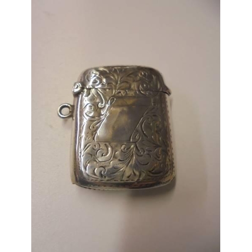 171 - Two Victorian silver vesta cases, 32 grams (1.1 oz).