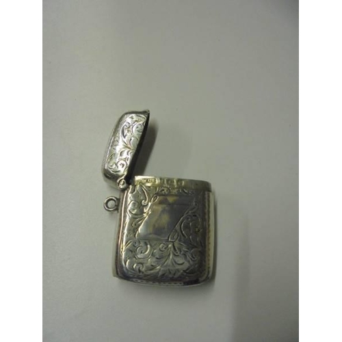 171 - Two Victorian silver vesta cases, 32 grams (1.1 oz).