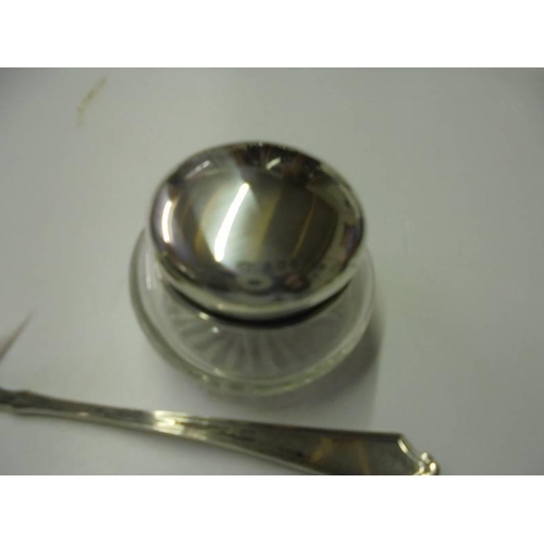 172 - 3 silver handled button hooks, a silver & mother of pearl button hook, a silver sauce ladle, silver ... 