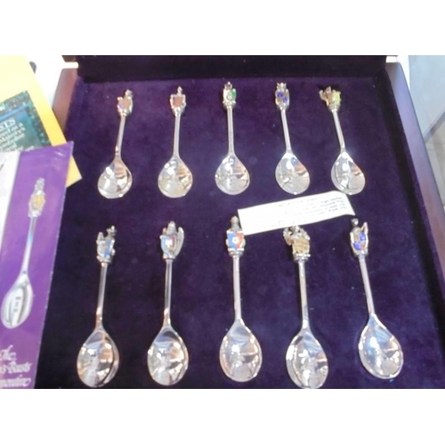 182 - A limited edition 1407/2500 'The Queens Beasts' silver commemorative spoons presentation set.