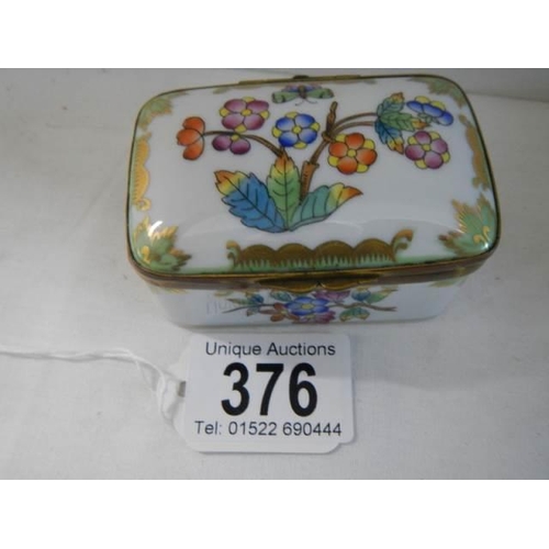 376 - A 19th century continental porcelain hinged box.