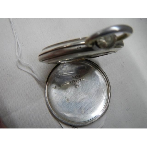 400 - A good gents silver pocket watch in working order.