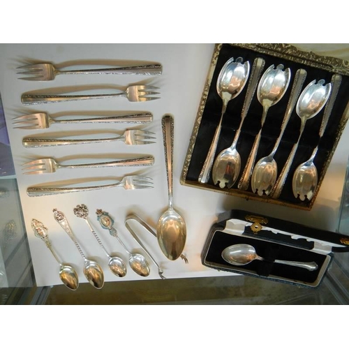 417 - Nineteen pieces of silver flat ware.