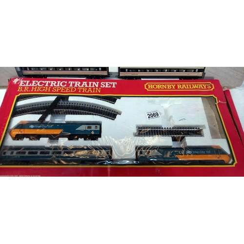 2069 - A Hornby railways '00' gauge R673 high speed train set & R695 Intercity 125 high speed train set