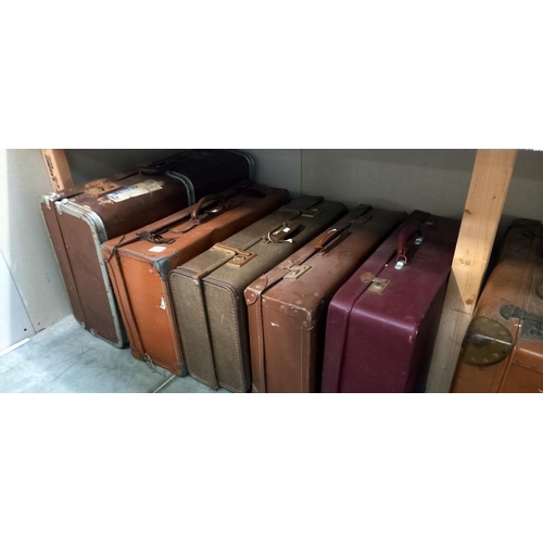 2203 - A good lot of vintage suitcases COLLECT ONLY