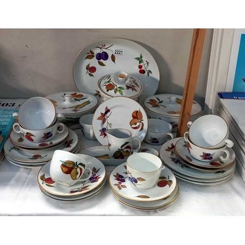 2221 - In excess of thirty pieces of Royal Worcester dinner ware, COLLECT ONLY