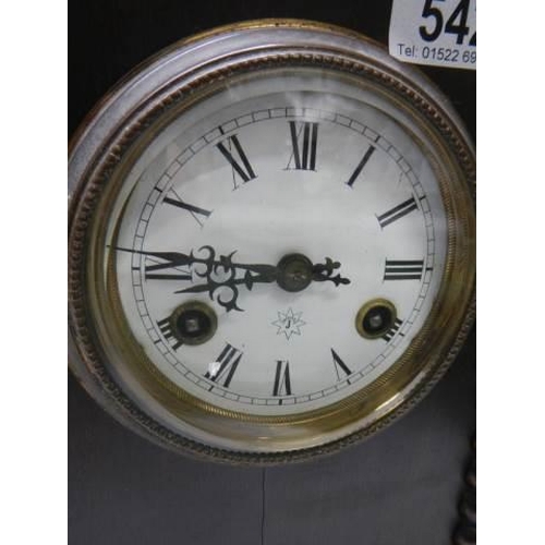 542 - An early 20th century oak cased mantel clock.