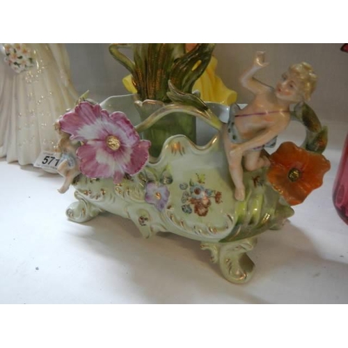 570 - A good 20th century copy of a porcelain comport surmounted with cherubs, COLLECT ONLY.