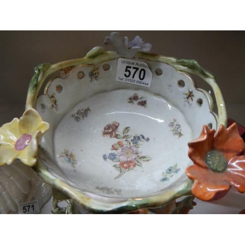 570 - A good 20th century copy of a porcelain comport surmounted with cherubs, COLLECT ONLY.