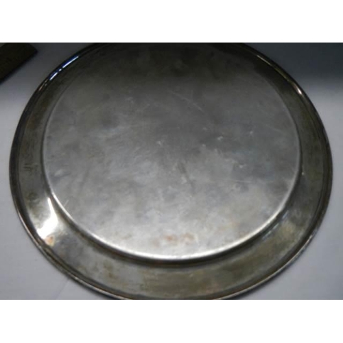 654 - A sterling silver plate, Diameter 22.75cm.
Weight 292 grams.