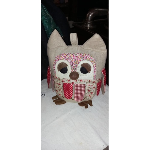 2323 - 2 owl door stops