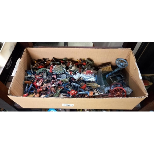 2385 - A good lot of vintage military lead figures etc including Britain's