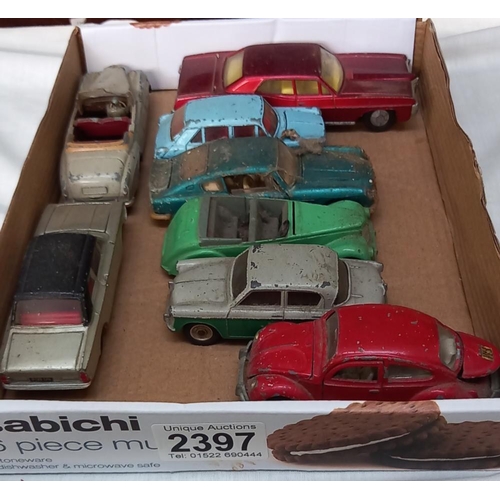 2397 - A tray of Dinky toys including Aston Martin, Pontiac Parisienne, Ford Corsair etc