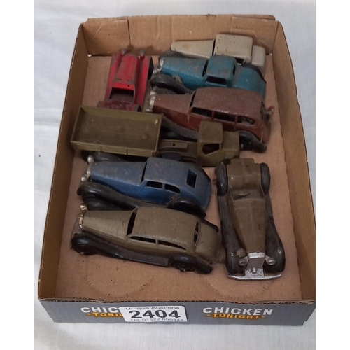 2404 - A tray of post war Dinky cars with open and closed chassis