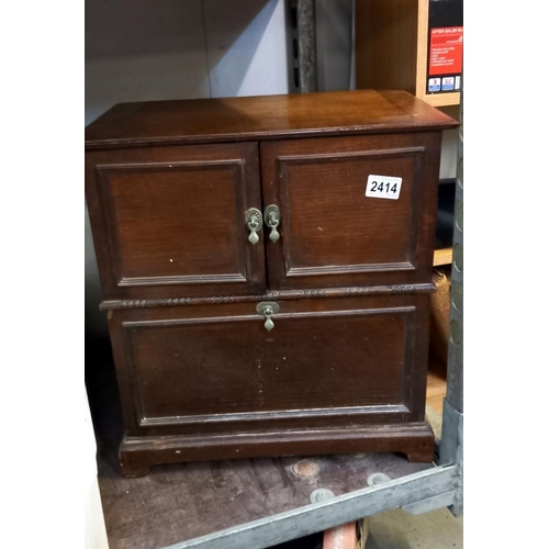 2414 - A 1930's oak 2 door writing box/cabinet with removable front panel 42cm x 28 cm x height 46cm