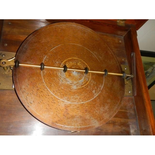 720 - A Victorian disc music box with 40 disc, In good working order, COLLECT ONLY.