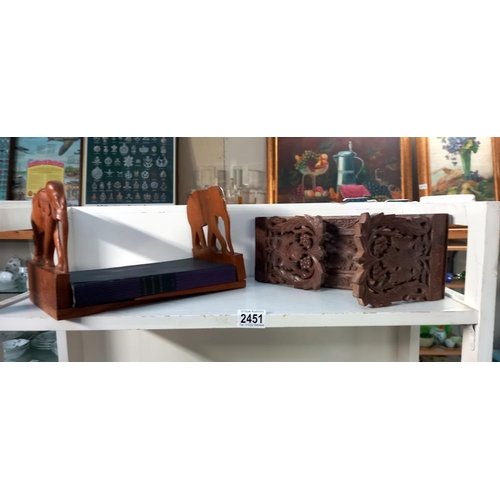 2451 - An extending book end & an elephant book end set (book not included)