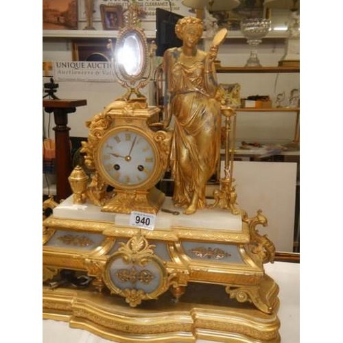 940 - A good quality French gilded mantel clock, in working order. COLLECT ONLY