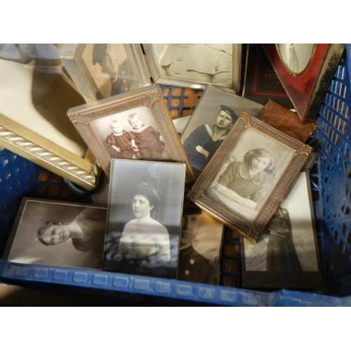 1080 - A mixed lot of old framed and unframed photographs. COLLECT ONLY.