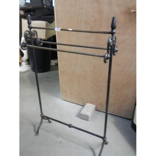 1096 - A metal towel rail, COLLECT ONLY