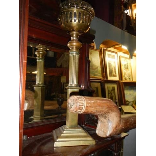 1116 - A Victorian oil lamp with drop in font, COLLECT ONLY.