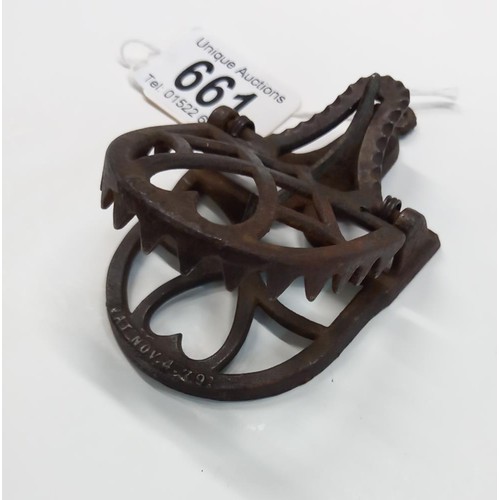 661 - A rare 19th century cast iron Royal No.1 (1879) mouse trap.

Visit https://www.unique-auctions.com/u... 