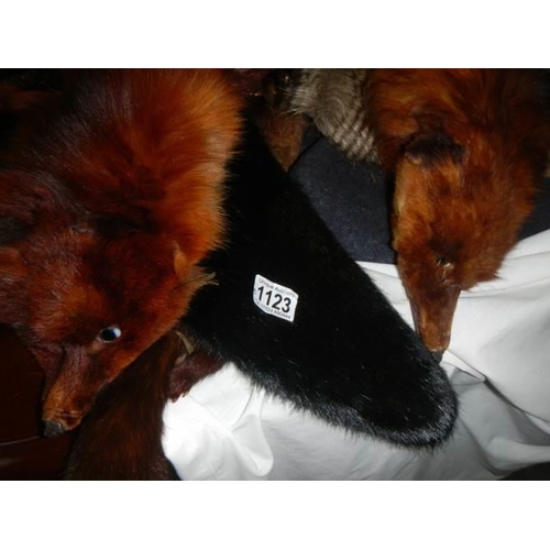 1123 - A quantity of old fox fur stoles etc.,