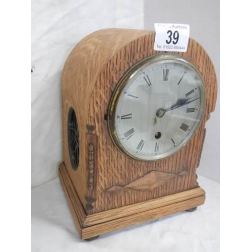 39 - A nice oak cased mantle clock in working order.