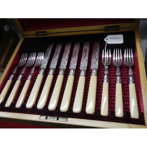 40 - A cased set of six good quality knives and forks.