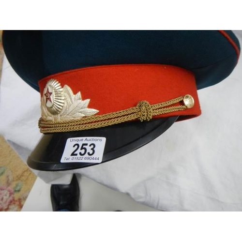 253 - A Russian officer's cap.