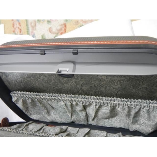 261 - A good quality Samsonite vanity case.