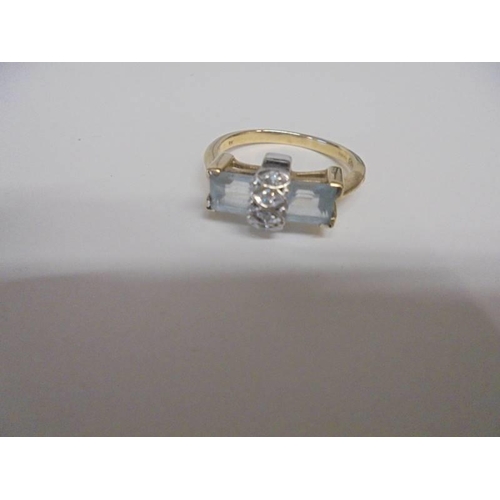 1033 - A diamond and topaz art deco ring in yellow gold, size Q, 4 grams.