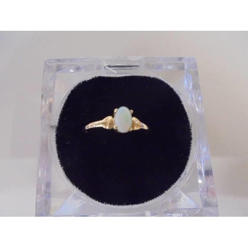 1035 - A 9ct gold ring set opal, size N, 1 gram.