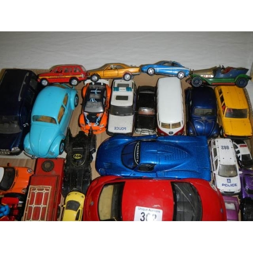 302 - A mixed lot of die cast vehicles.