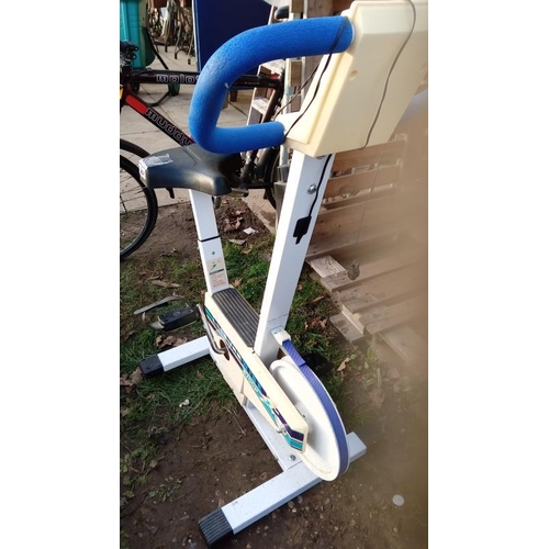 284 - A leisure wise 6 toop Exercise bike