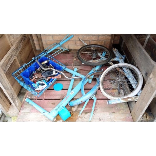 317 - A Moulton speed six, spares & extra frame