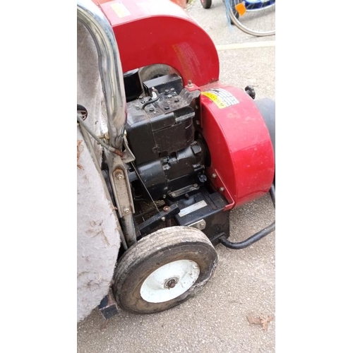 347 - A toro 5HP Vacuum / Blower Mod62923 with bag