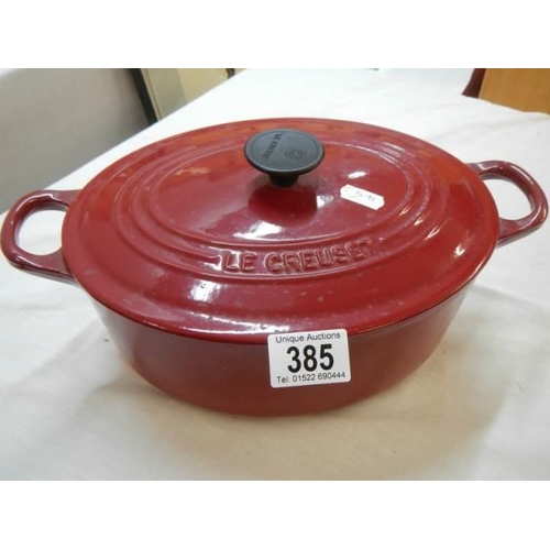 385 - A Le Creuset casserole dish.