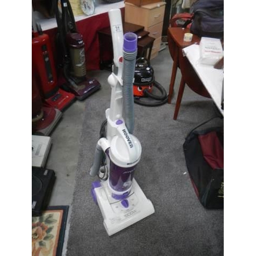 31 - A Hoover vacuum cleaner in working order, COLLECT ONLY.