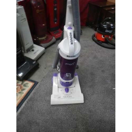 31 - A Hoover vacuum cleaner in working order, COLLECT ONLY.