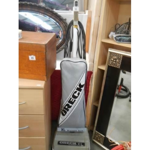 32 - An Oreck vacuum cleaner in working order, COLLECT ONLY.