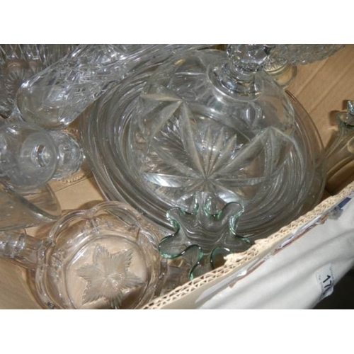 172 - A mixed lot of glassware, COLLECT ONLY.