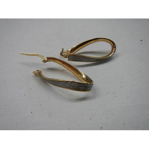 1044 - A superb quality pair of 9ct gold earrings.