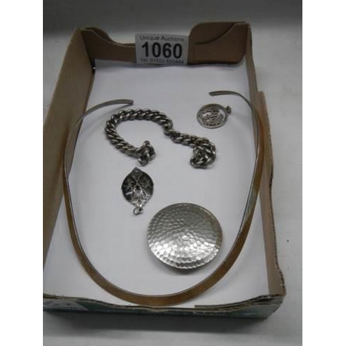 1060 - A quantity of Mexican and 925 silver.