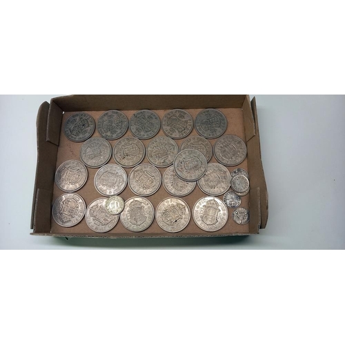 1136 - A tray of post 1947 half crowns and 4 silver sixpences