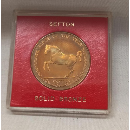 1180B - A Sefton horse of the year 1982 bronze coin, dish & spoon (Hyde Park Nail Bomb)