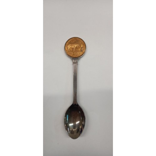 1180B - A Sefton horse of the year 1982 bronze coin, dish & spoon (Hyde Park Nail Bomb)