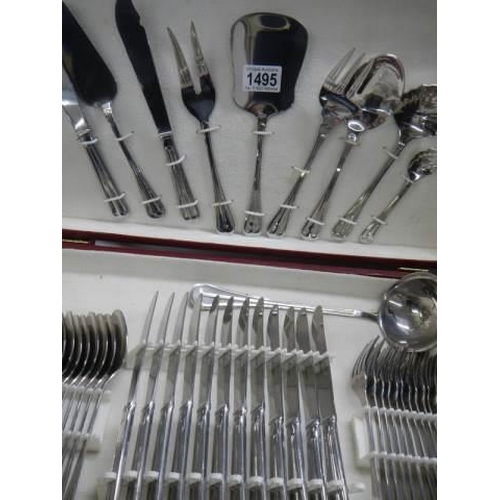 1495 - A good quality canteen of cutlery.